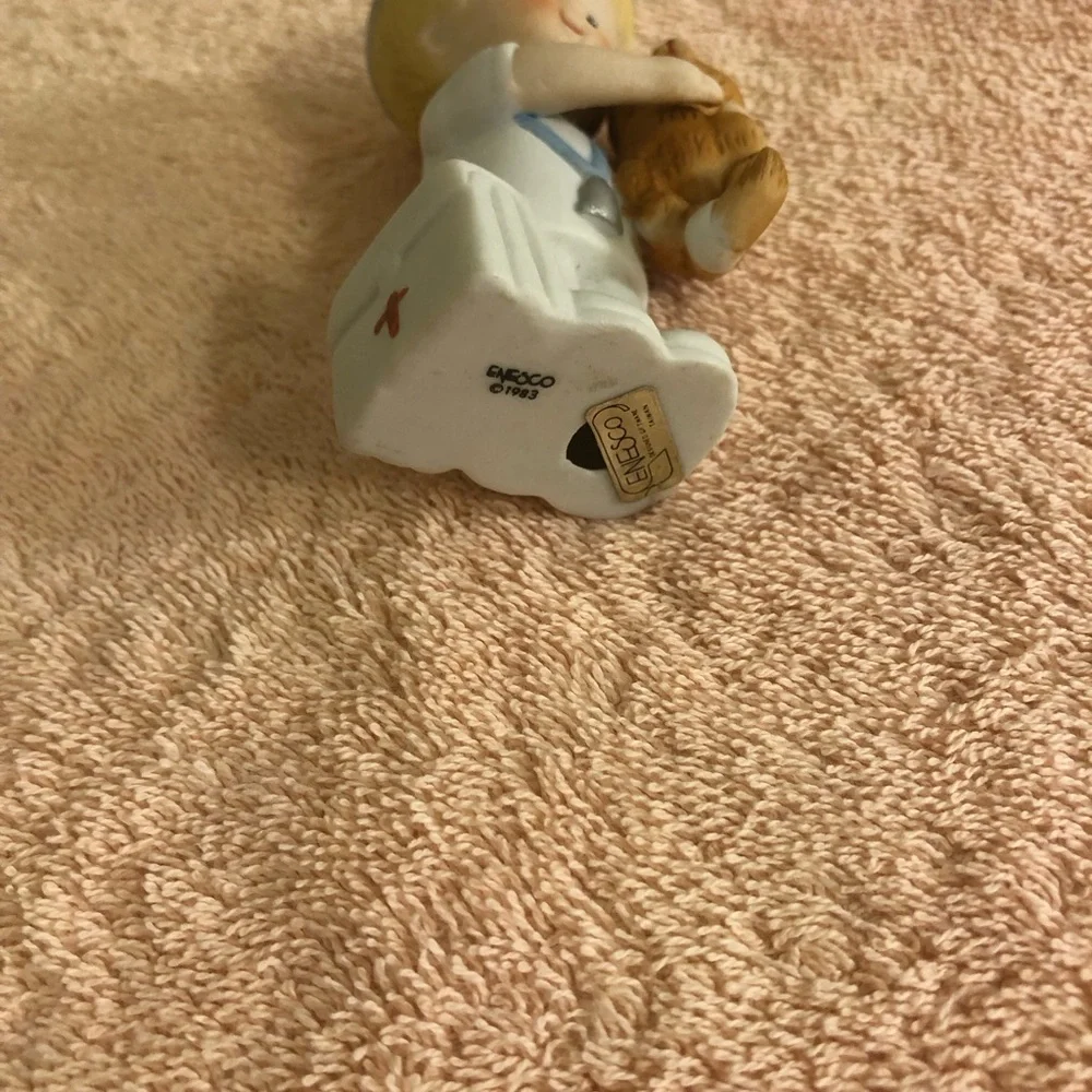 Vintage 1983 Enesco Country Cousins Boy Playing Vet With Kitten